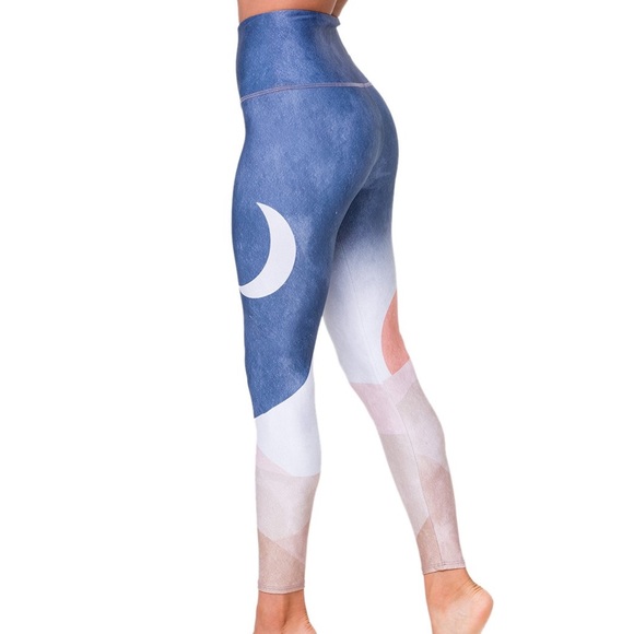 Onzie Graphic High Waisted Basic Midi Leggings - Size S/M (2-6) - Picture 4 of 8